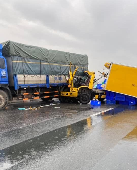 Hiện trường vụ tai nạn. Ảnh do người dân đăng tải trên mạng xã hội