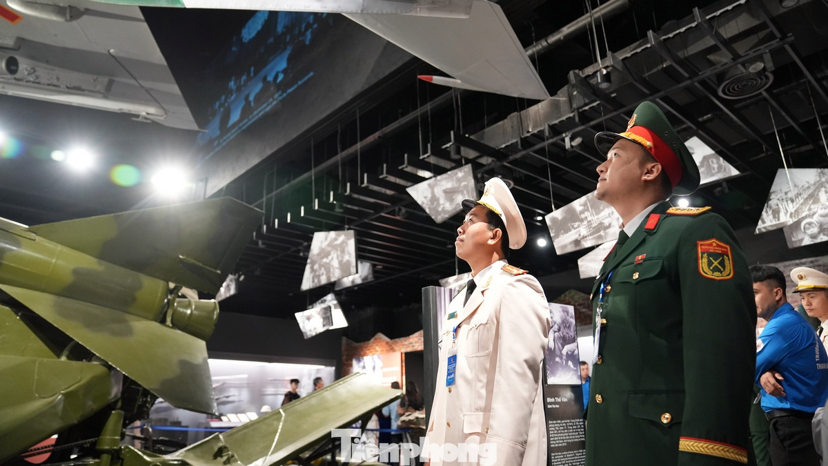 Không gian trưng bày ở bảo tàng được chia làm 6 chủ đề: Buổi đầu dựng nước và giữ nước; Bảo vệ nền độc lập từ năm 939 đến năm 1858; Chống thực dân Pháp, giành độc lập dân tộc năm 1858 đến năm 1945; Kháng chiến chống thực dân Pháp xâm lược, năm 1945 - 1954; Cuộc kháng chiến chống Mỹ năm 1954 đến 1975; Xây dựng và bảo vệ đất nước từ 1975-2024.