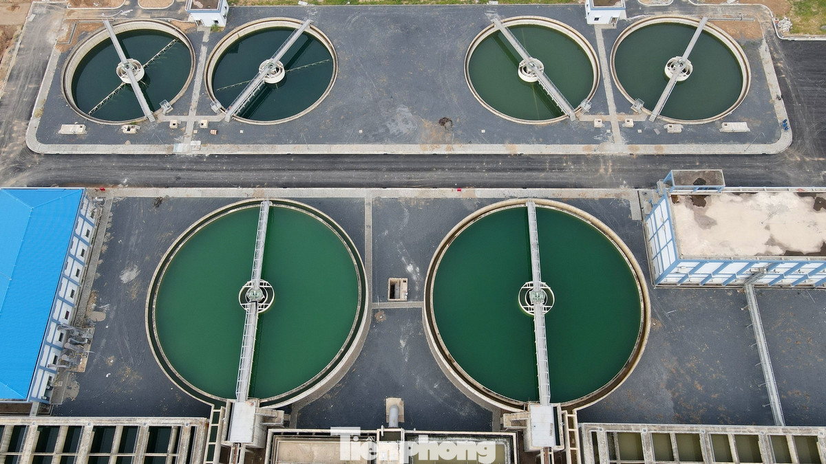 Dự án Nhà máy nước mặt sông Hồng (xã Liên Hồng, huyện Đan Phượng, TP Hà Nội) là một trong các nhà máy nằm trong điều chỉnh Quy hoạch cấp nước thủ đô đến năm 2030, tầm nhìn 2050, bên cạnh Nhà máy nước mặt sông Đuống và các nhà máy nước Thăng Long, Yên Phụ, Lương Yên, Nam Dư, Gia Lâm, Tiến Thịnh...