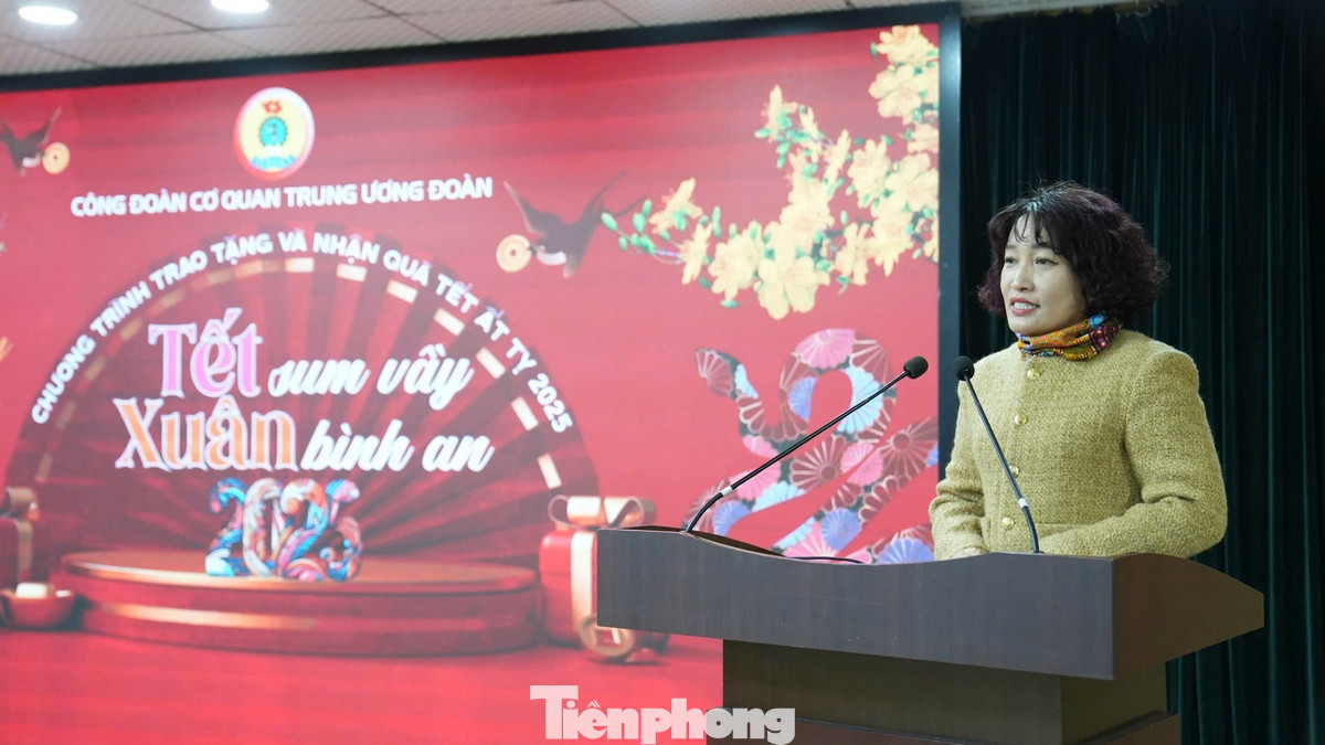 Một trong những hoạt động nổi bật là Chương trình "Tết Sum Vầy - Xuân Bình An", nhằm mang lại không khí ấm áp, vui tươi cho đoàn viên và người lao động. "Mỗi dịp Tết đến, xuân về. Ban Thường vụ Công đoàn cơ quan tổ chức các hoạt động hỗ trợ, chăm lo thiết thực cho đoàn viên, người lao động, đặc biệt là triển khai chăm lo cho CBCCV-CLĐ có hoàn cảnh đặc biệt khó khăn, bị bệnh hiểm nghèo đảm bảo chu đáo, ấm áp, nghĩa tình. Tạo động lực cổ vũ, động viên cho công đoàn viên, người lao động đón Tết mừng xuân trong không khí tươi vui...", Chị Lê Hồng Hạnh, Ủy viên BCH Công đoàn Viên chức Việt Nam, Thường vụ Đảng ủy, Chủ tịch Công đoàn cơ quan Trung ương Đoàn phát biểu.