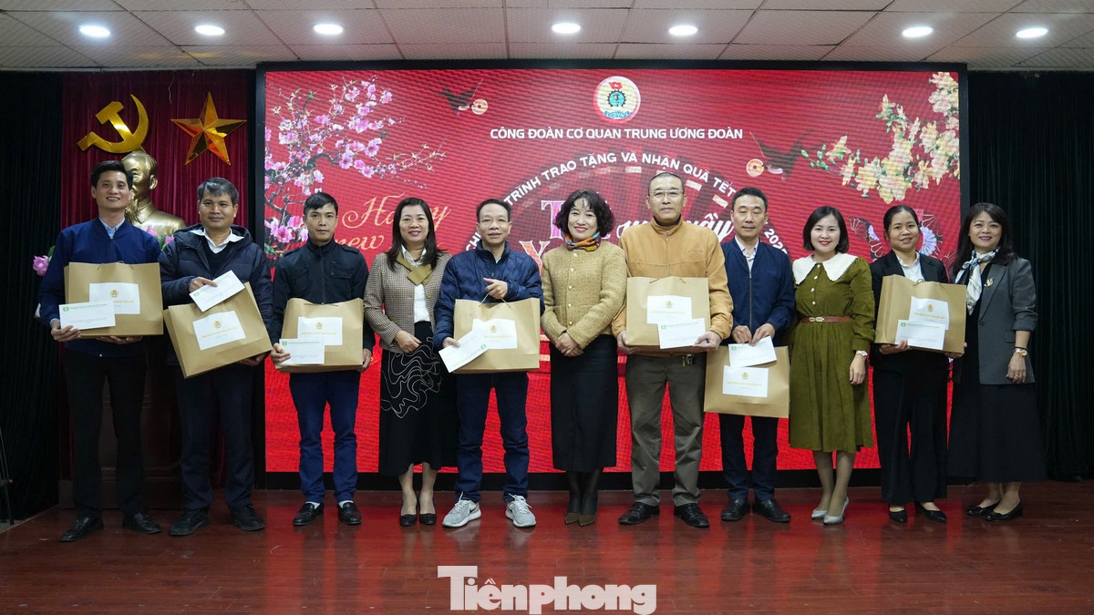 Bên cạnh đó, công đoàn cũng tổ chức các hoạt động tri ân, thăm hỏi các đoàn viên và người lao động có hoàn cảnh khó khăn. Đây là những hoạt động ý nghĩa, thể hiện sự quan tâm, chăm lo của công đoàn đối với đoàn viên và người lao động.