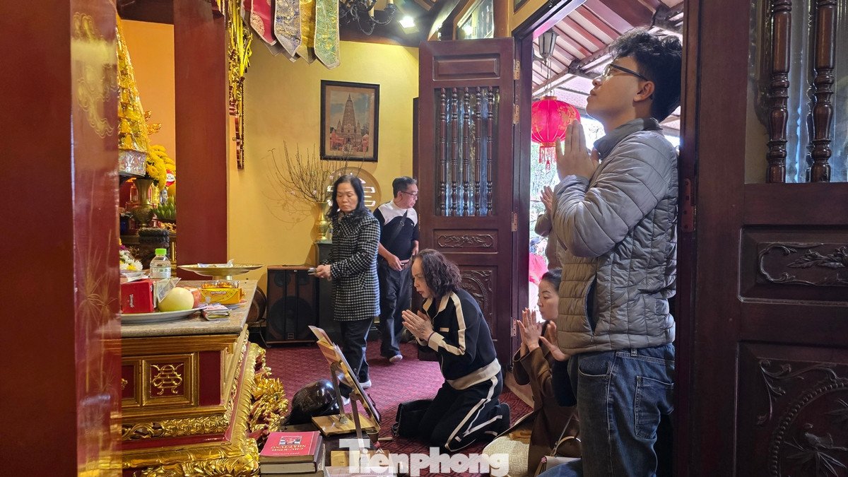 Đây là nơi thờ tự của Trần Quốc Tuấn, một trong những vị tướng quân nổi tiếng của Việt Nam, người đã có công lớn trong việc bảo vệ đất nước chống lại các cuộc xâm lược của quân Nguyên.