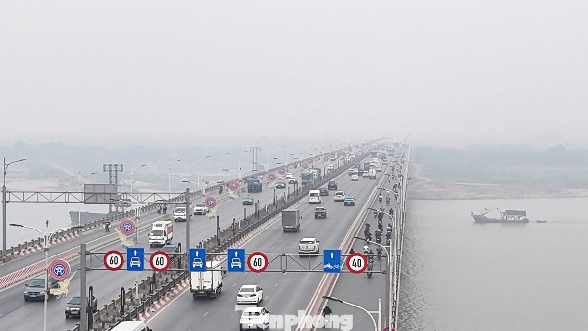 Trời Hà Nội hôm nay càng về chiều càng trở nên mù mịt do ô nhiễm không khí.