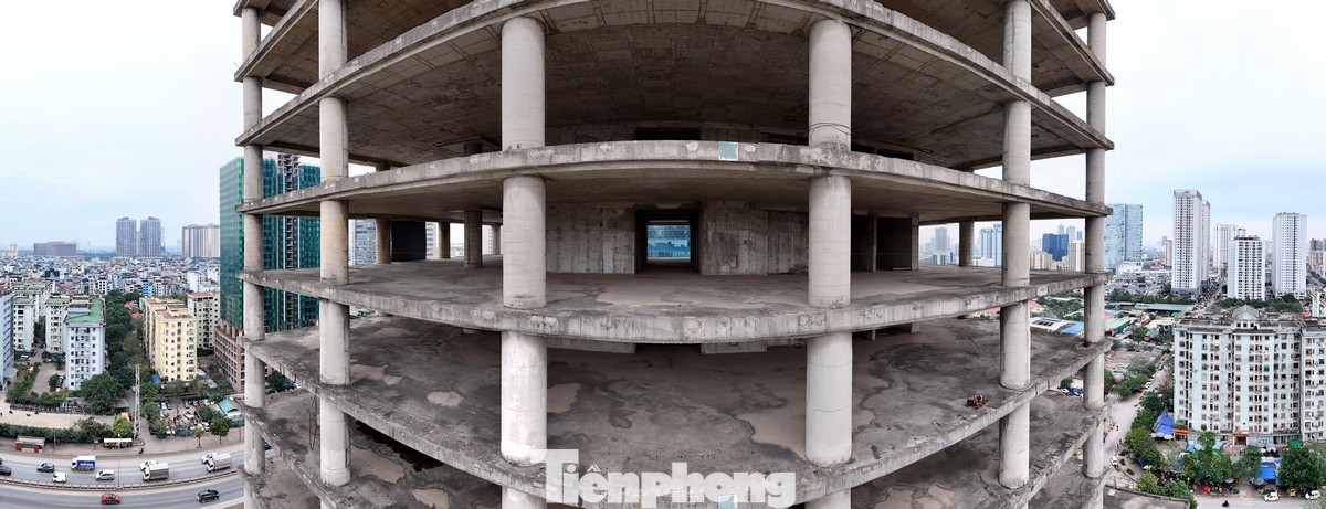 Ngày 29/7/2019, Kiểm toán Nhà nước có Báo cáo kiểm toán tại Vicem xác định: “Vicem chưa hoàn thành việc xác định phương án sắp xếp, xử lý nhà đất trình cơ quan có thẩm quyền phê duyệt đối với 3/5 lô đất (trong đó có lô đất thực hiện dự án này) theo quy định tại Điều 13 và Điều 47, Nghị định 126/2017 của Chính phủ về việc chuyển doanh nghiệp Nhà nước thành công ty cổ phần.