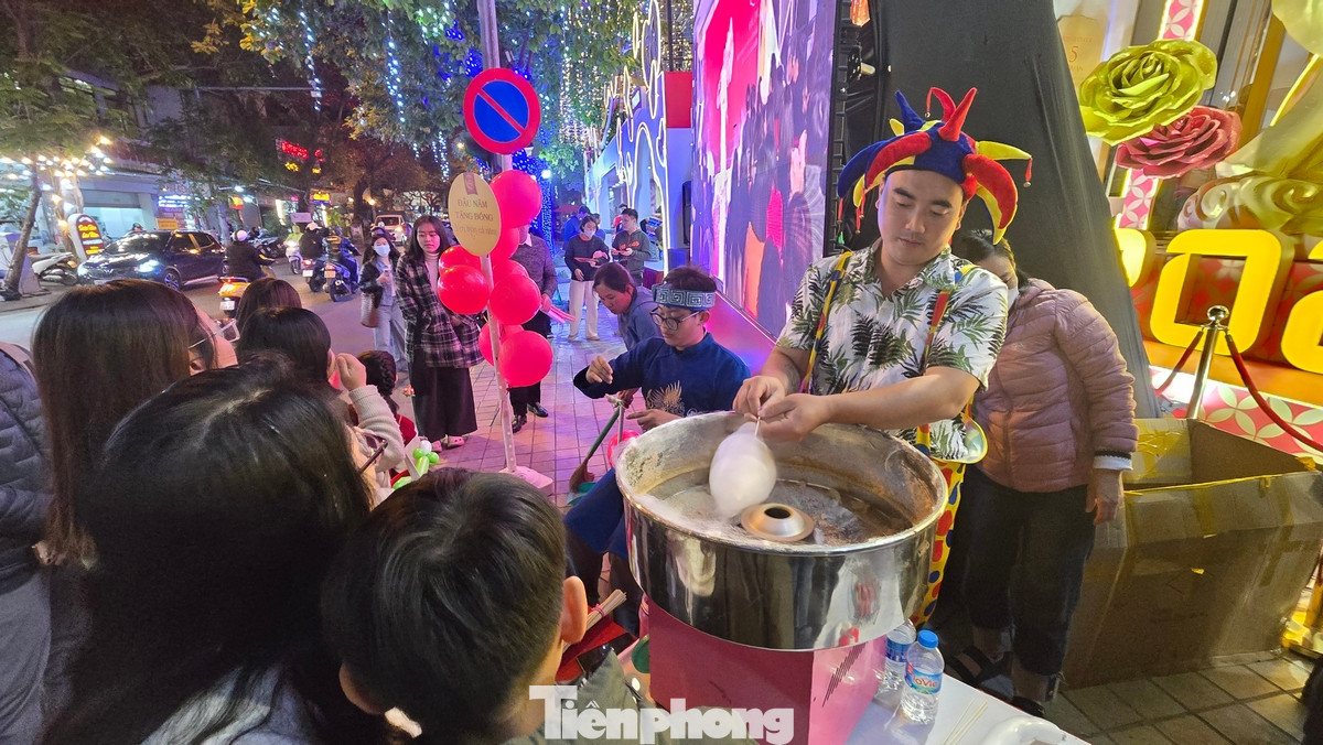 Hay các trò chơi cho người đi cùng hoặc trẻ nhỏ "giết thời gian" khi đợi người thân mua vàng Thần tài. Hay các trò chơi cho người đi cùng hoặc trẻ nhỏ "giết thời gian" khi đợi người thân mua vàng Thần tài.