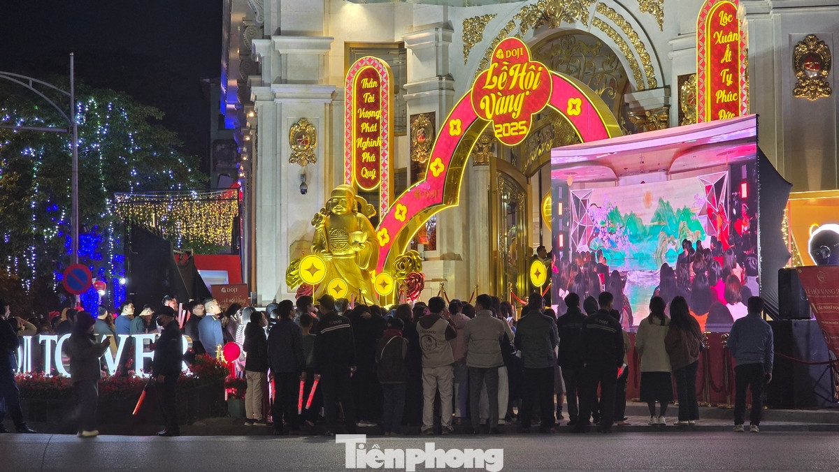 Giá vàng SJC và vàng nhẫn đồng loạt tăng mạnh, vượt mốc lịch sử với mức giá bán ra 91 triệu đồng một lượng tăng 900.000 đồng/lượng so với chốt phiên hôm 4/2. Giá vàng SJC và vàng nhẫn đồng loạt tăng mạnh, vượt mốc lịch sử với mức giá bán ra 91 triệu đồng một lượng tăng 900.000 đồng/lượng so với chốt phiên hôm 4/2.