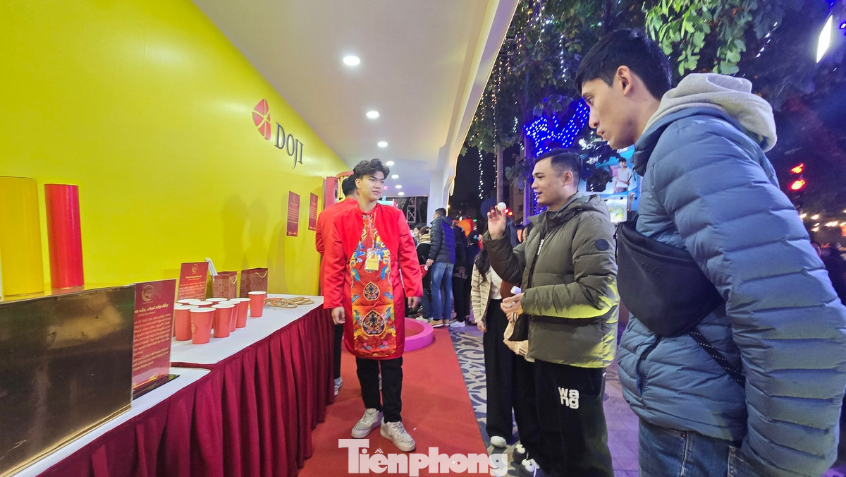 Hay các trò chơi cho người đi cùng hoặc trẻ nhỏ "giết thời gian" khi đợi người thân mua vàng Thần tài. Hay các trò chơi cho người đi cùng hoặc trẻ nhỏ "giết thời gian" khi đợi người thân mua vàng Thần tài.