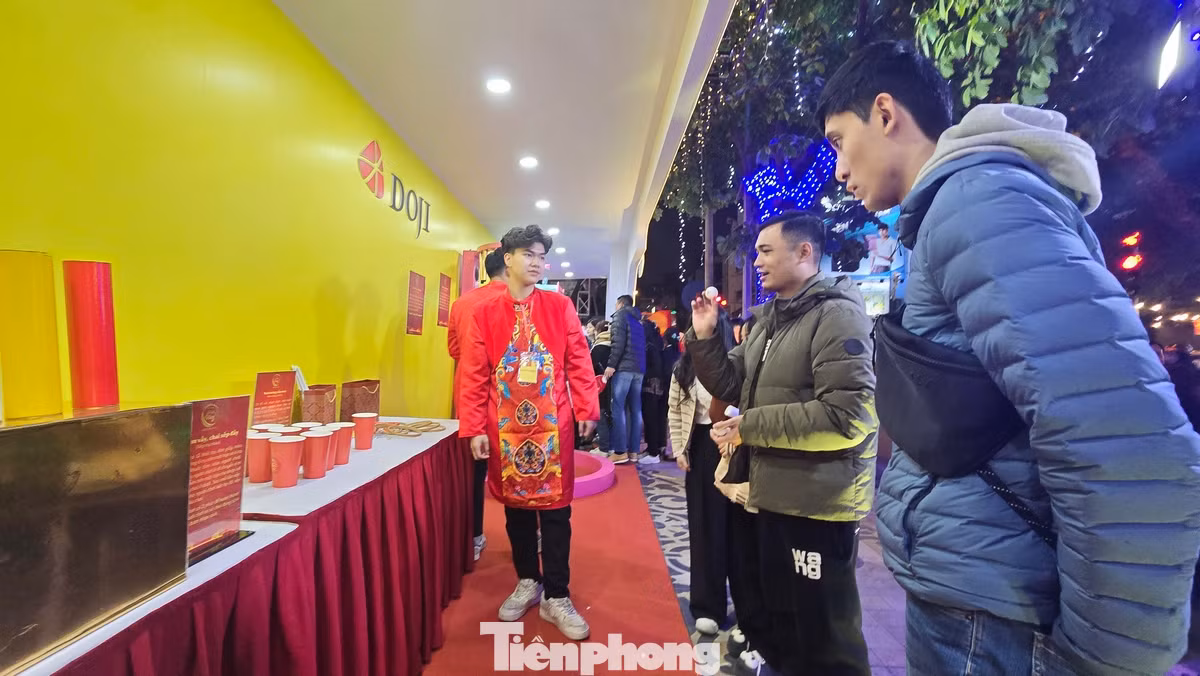 Hay các trò chơi cho người đi cùng hoặc trẻ nhỏ "giết thời gian" khi đợi người thân mua vàng Thần tài. Hay các trò chơi cho người đi cùng hoặc trẻ nhỏ "giết thời gian" khi đợi người thân mua vàng Thần tài.
