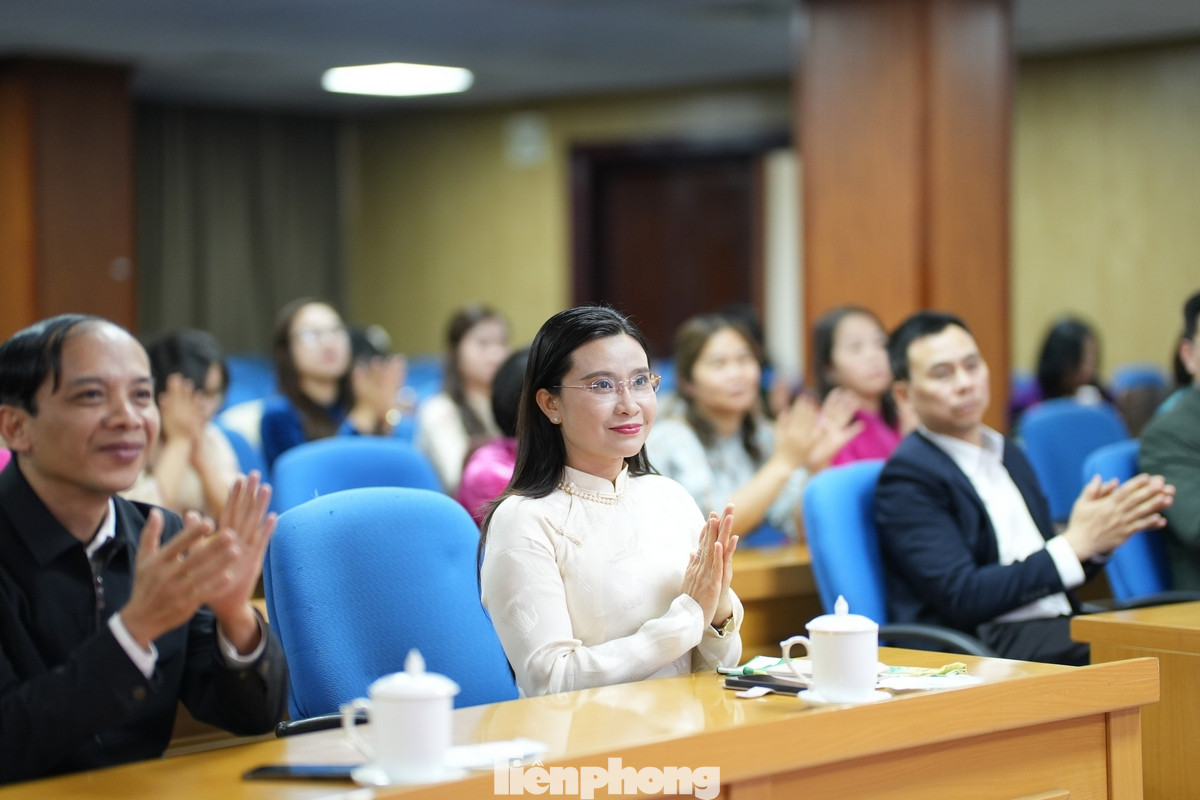 Tham dự chương trình có chị Nguyễn Phạm Duy Trang, Bí thư T.Ư Đoàn, Chủ tịch Hội đồng Đội T.Ư; anh Nguyễn Thanh Tùng, Phó bí thư chuyên trách Đảng ủy T.Ư Đoàn.