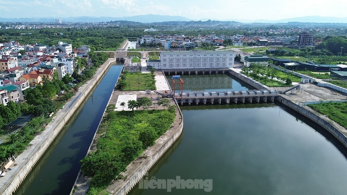 Nhiều công trình được đầu tư xây dựng với công suất rất lớn để chống ngập úng cho Thủ đô khi hiện tượng mưa kéo dài ngày.