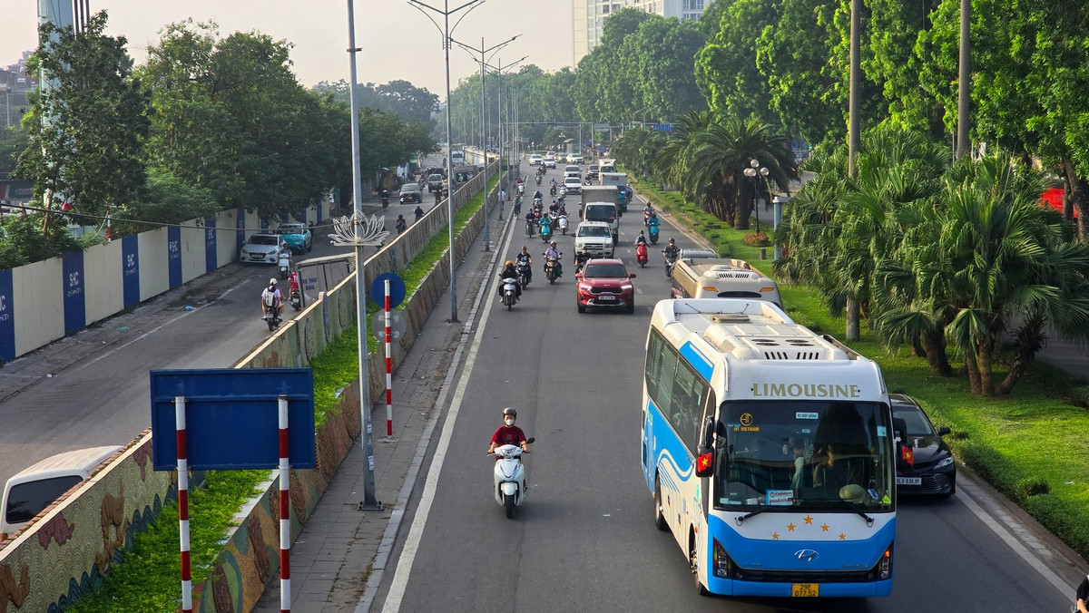 Theo Đài Khí tượng Thủy văn Bắc Bộ, do ảnh hưởng của rãnh áp thấp có trục qua Bắc Bộ kết hợp hội tụ gió trên cao, thành phố Hà Nội từ đêm 9/7 đến ngày 11/7 có mưa, mưa vừa và dông, cục bộ có mưa to với lượng mưa phổ biến từ 20 - 40mm, có nơi trên 60mm. Theo Đài Khí tượng Thủy văn Bắc Bộ, do ảnh hưởng của rãnh áp thấp có trục qua Bắc Bộ kết hợp hội tụ gió trên cao, thành phố Hà Nội từ đêm 9/7 đến ngày 11/7 có mưa, mưa vừa và dông, cục bộ có mưa to với lượng mưa phổ biến từ 20 - 40mm, có nơi trên 60mm.