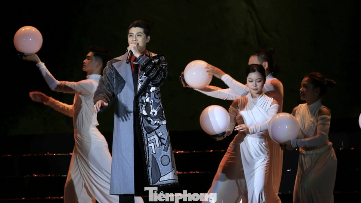 Gala âm nhạc “Vinh quang Công an nhân dân Việt Nam” đem lại cho khán giả nhiều cảm xúc, hình ảnh về lực lượng Công an nhân dân được lan tỏa mạnh mẽ.