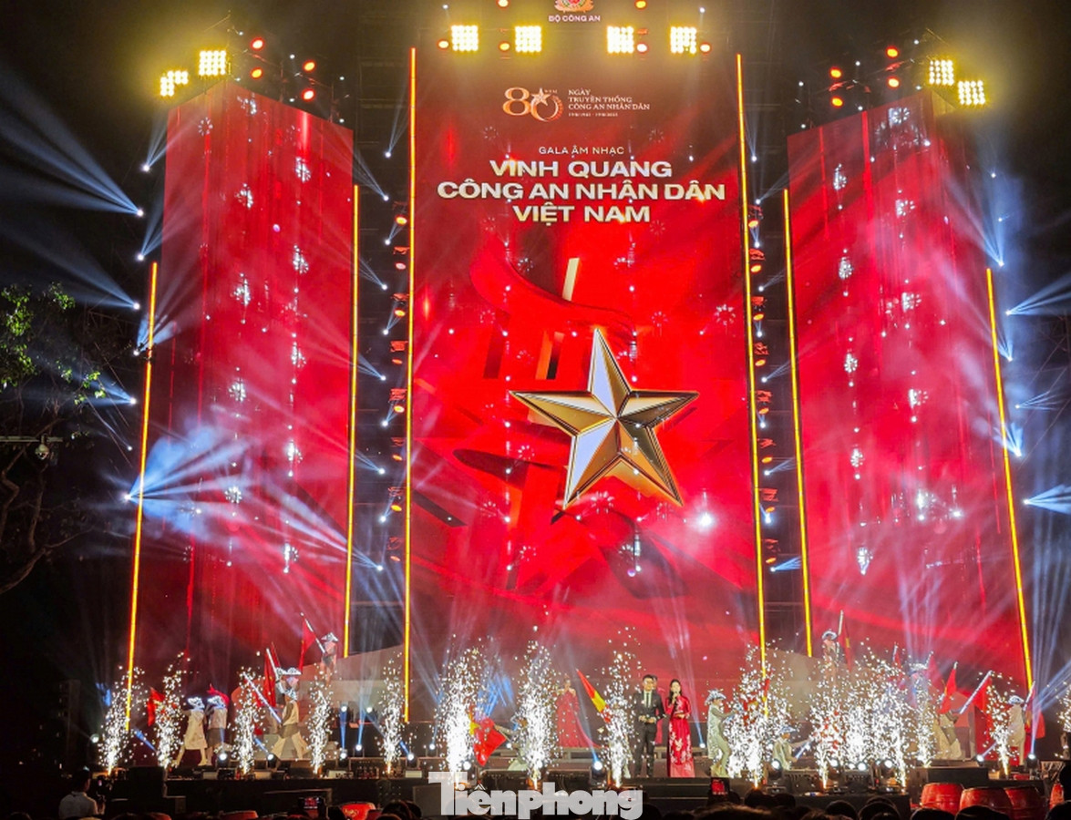 Đêm Gala âm nhạc “Vinh quang Công an nhân dân Việt Nam” là điểm nhấn nổi bật và cũng là hoạt động có quy mô lớn nhất trong chuỗi hoạt động do Bộ Công an tổ chức. Chương trình có sự kết hợp giữa âm nhạc, hình ảnh tư liệu và những câu chuyện cảm động về hành trình 80 năm xây dựng, chiến đấu và trưởng thành của lực lượng Công an nhân dân.