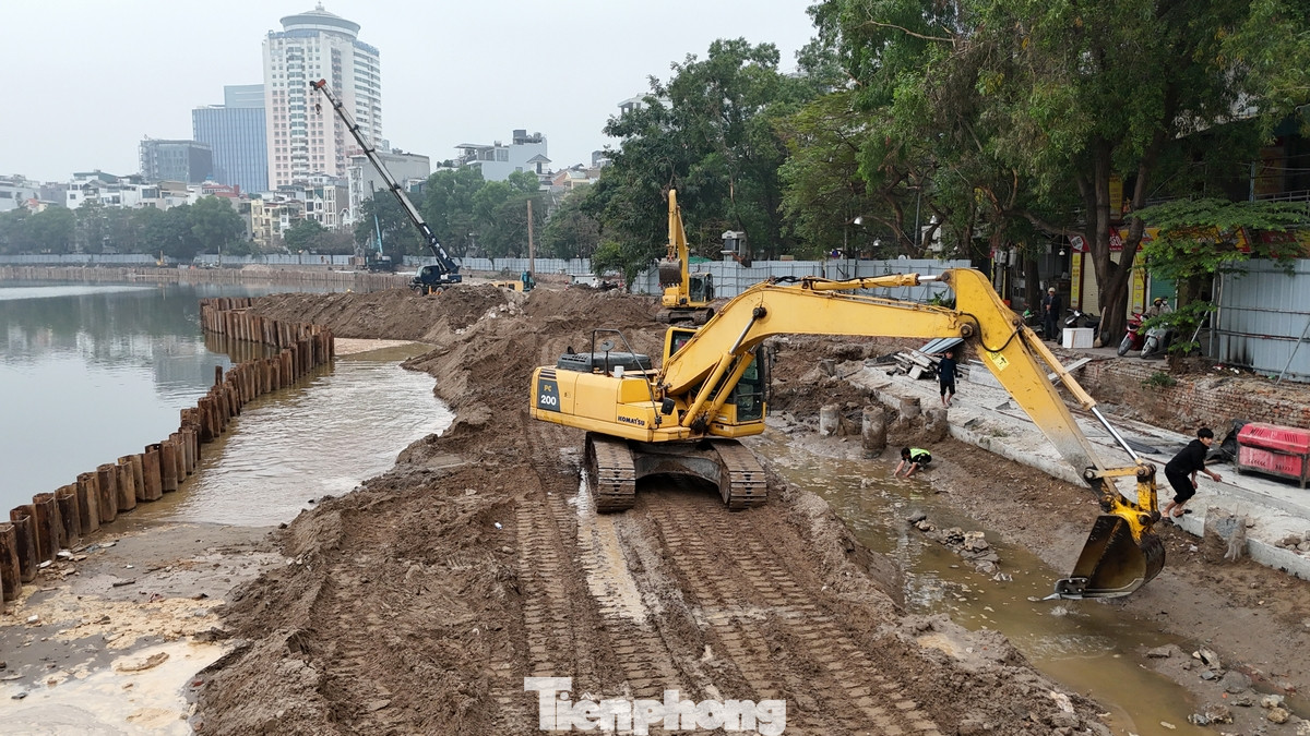 Hồ Đống Đa (hồ Hoàng Cầu) nằm ở trung tâm quận Đống Đa, có diện tích mặt hồ khoảng 13,3 ha, chu vi trên 2.100 m.
