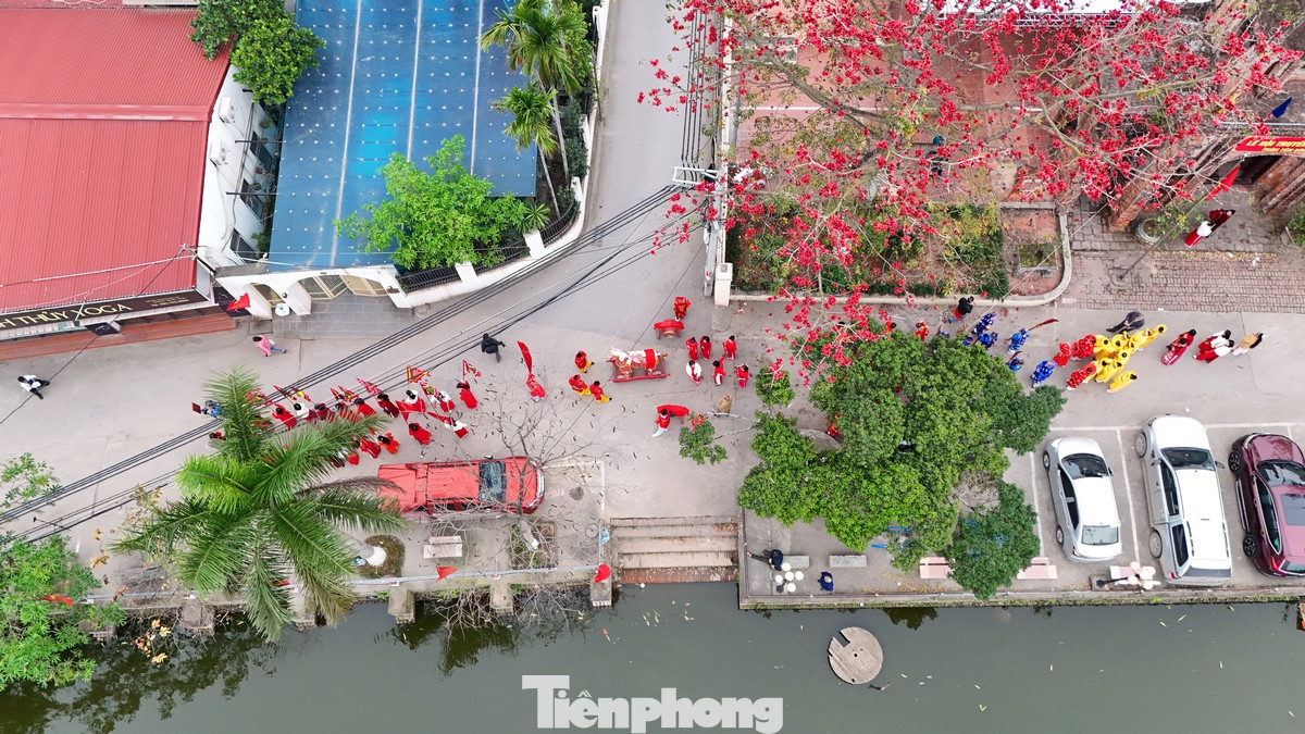 Đền Bà Tấm hay còn gọi là Đền thờ Hoàng Thái hậu Ỷ Lan nằm tại xã Dương Xá, huyện Gia Lâm, Hà Nội. Đền được xây dựng từ cuối thế kỷ XI. Đền Bà Tấm hay còn gọi là Đền thờ Hoàng Thái hậu Ỷ Lan nằm tại xã Dương Xá, huyện Gia Lâm, Hà Nội. Đền được xây dựng từ cuối thế kỷ XI.