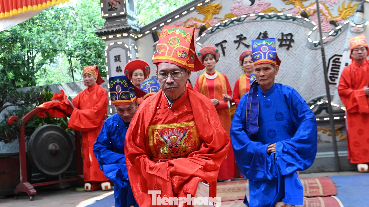 Nghi thức tế lễ tại đền thờ Hoàng thái hậu Ỷ Lan. Nghi thức tế lễ tại đền thờ Hoàng thái hậu Ỷ Lan.