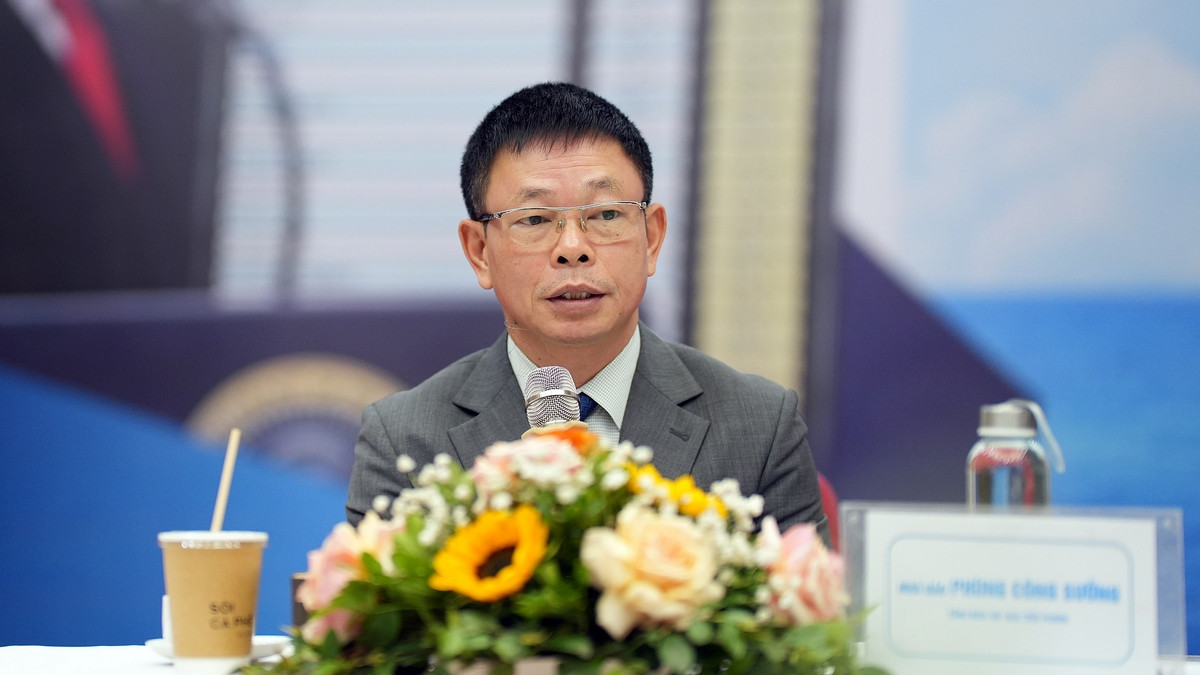 Nhà báo Phùng Công Sưởng - Tổng Biên tập Báo Tiền Phong. Nhà báo Phùng Công Sưởng - Tổng Biên tập Báo Tiền Phong.