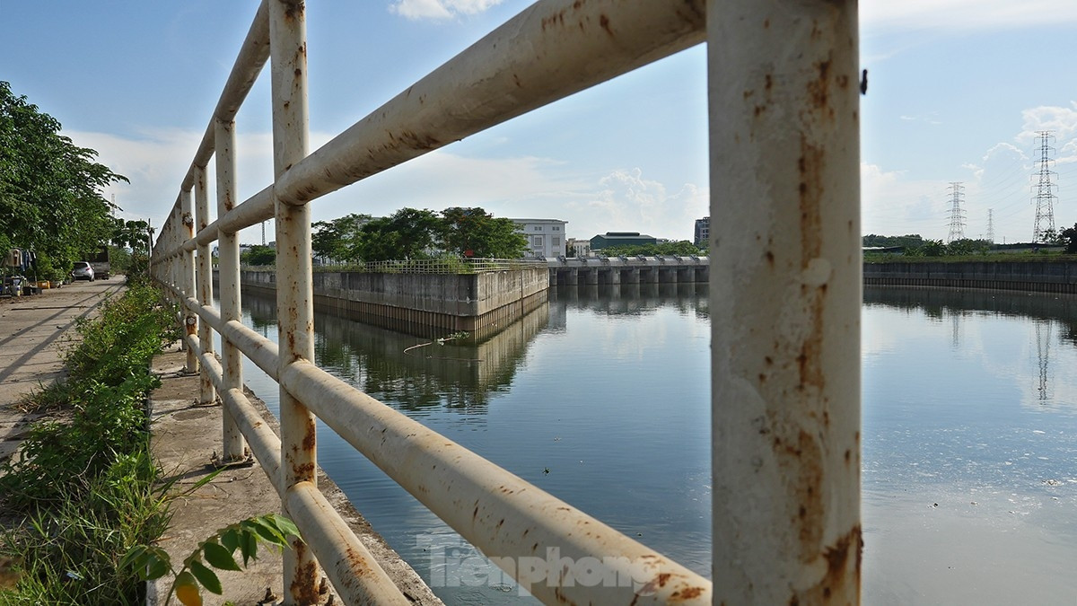 Nhiều công trình được đầu tư xây dựng với công suất rất lớn để chống ngập úng cho Thủ đô khi hiện tượng mưa kéo dài ngày.