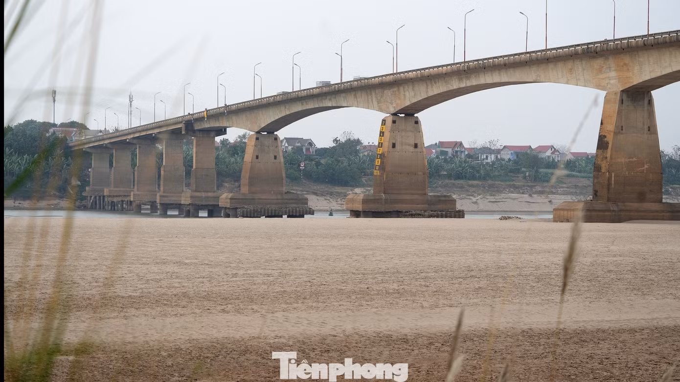 Điểm đầu của cầu (phía Hà Nội) kết nối với quốc lộ 32 thuộc địa phận xã Phú Sơn, huyện Ba Vì. Điểm cuối phía Phú Thọ giao với quốc lộ 32C thuộc địa phận phường Thọ Sơn, TP Việt Trì.