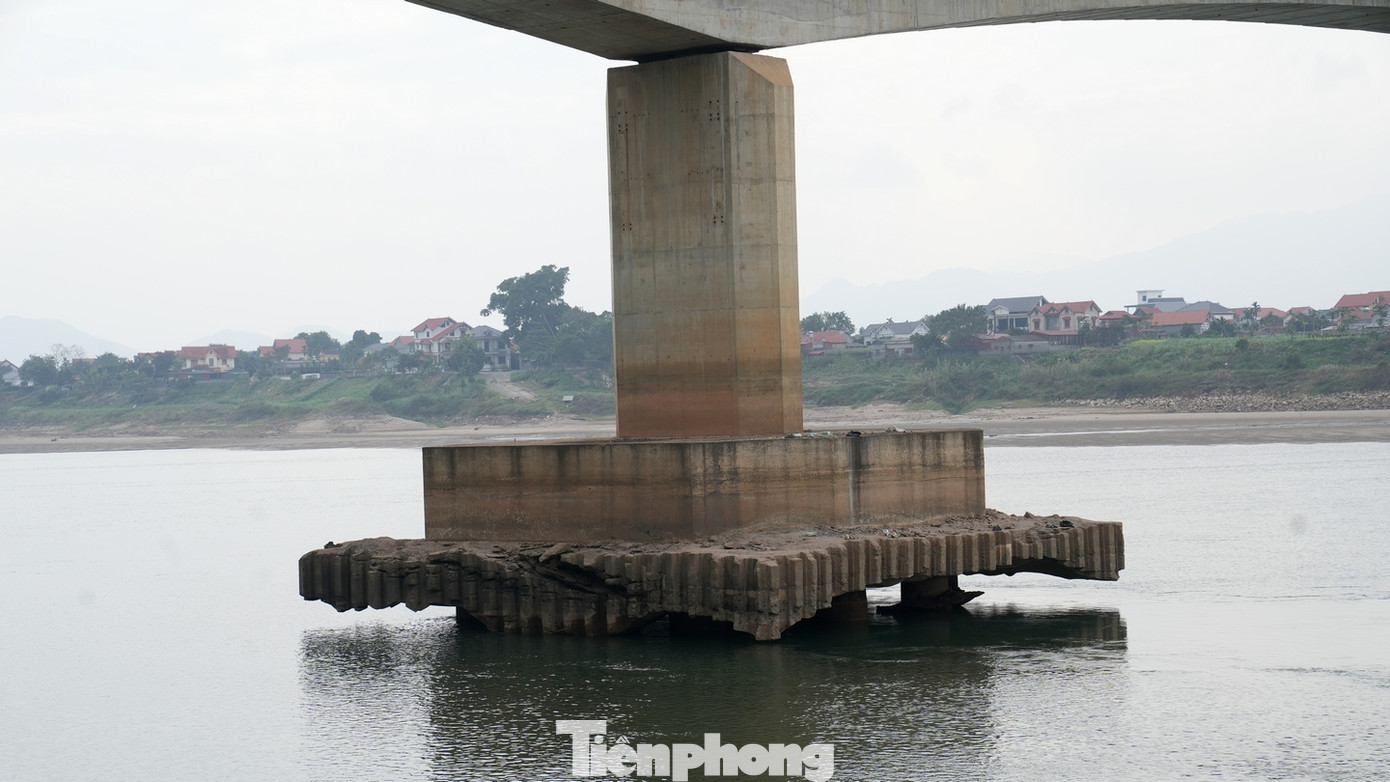 Theo Trung tâm Dự báo Khí tượng thủy văn quốc gia, mực nước sông Hồng tại Phú Thọ đang ở mức 11,03m và biến đổi chậm trong ngắn hạn.