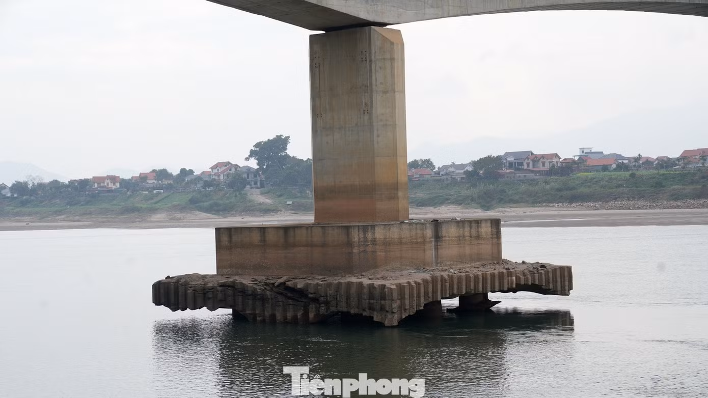 Theo Trung tâm Dự báo Khí tượng thủy văn quốc gia, mực nước sông Hồng tại Phú Thọ đang ở mức 11,03m và biến đổi chậm trong ngắn hạn.