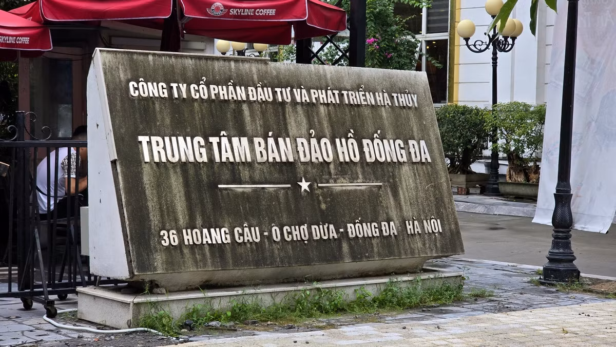 Năm 2021, UBND quận Đống Đa triển khai thực hiện một số đề nghị của UBND TP Hà Nội về việc yêu cầu chủ đầu tư sử dụng tầng 1 đúng quy hoạch; Tiến hành, xem xét việc thu hồi đất để thực hiện xây dựng công viên vui chơi, giải trí phục vụ nhân dân theo quy hoạch đã được cấp có thẩm quyền phê duyệt trước đó. Năm 2021, UBND quận Đống Đa triển khai thực hiện một số đề nghị của UBND TP Hà Nội về việc yêu cầu chủ đầu tư sử dụng tầng 1 đúng quy hoạch; Tiến hành, xem xét việc thu hồi đất để thực hiện xây dựng công viên vui chơi, giải trí phục vụ nhân dân theo quy hoạch đã được cấp có thẩm quyền phê duyệt trước đó.