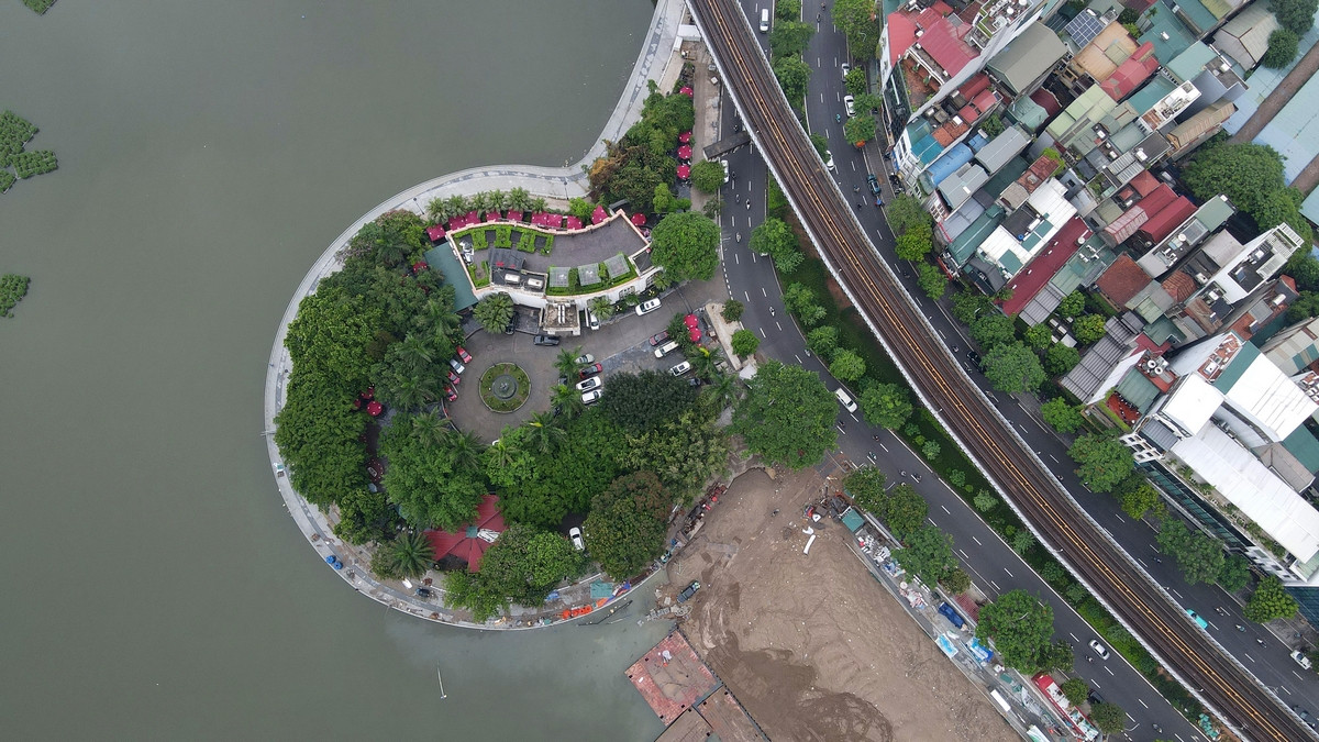 Thực hiện chỉ đạo trên, năm 2023, UBND TP Hà Nội đồng ý chủ trương cho UBND quận Đống Đa đầu tư xây dựng dự án Cải tạo đồng bộ kỹ thuật, cảnh quan đô thị hồ Đống Đa, nguồn vốn lấy từ ngân sách quận.