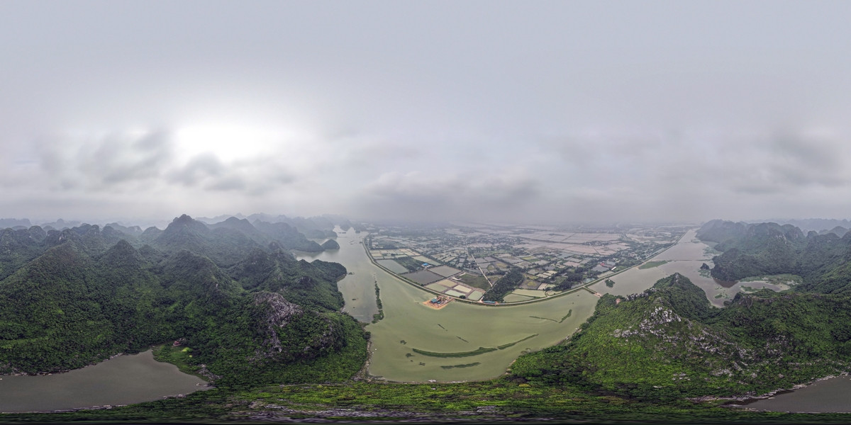 Toàn cảnh Hồ Tuy Lai (huyện Mỹ Đức, TP Hà Nội) nhìn từ trên cao.