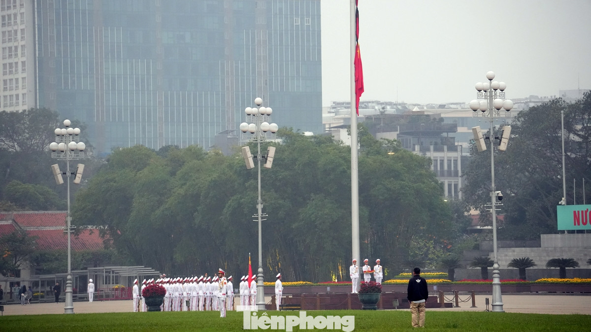Đồng chí Khamtay Siphandone sinh ngày 8/2/1924; nguyên Chủ tịch Đảng Nhân dân Cách mạng Lào, nguyên Chủ tịch nước, nguyên Thủ tướng Cộng hòa Dân chủ Nhân dân Lào đã từ trần hồi 10h30 ngày 2/4/2025, hưởng thọ 101 tuổi.