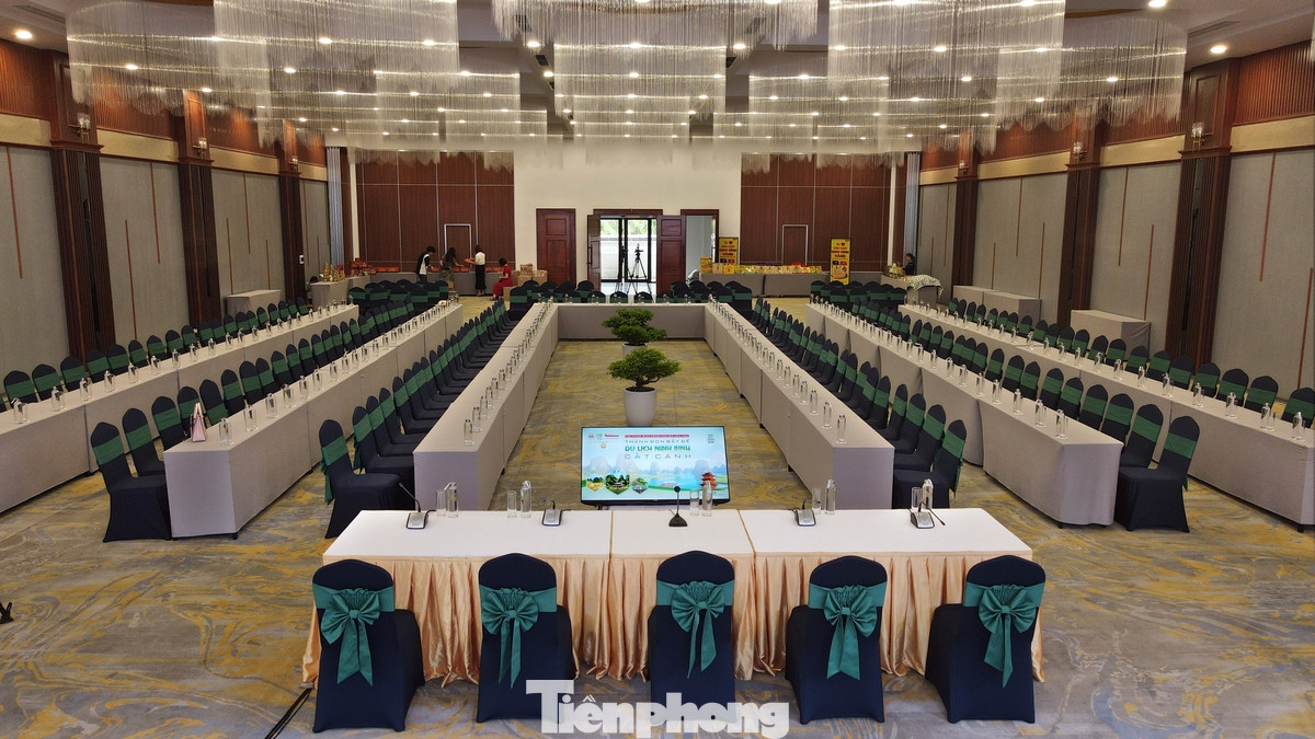 Hội thảo "Đưa công nghiệp văn hóa thành đòn bẩy để du lịch Ninh Bình cất cánh" dự kiến thu hút sự tham gia của gần 200 đại biểu, khách mời là lãnh đạo Bộ Văn hóa, Thể thao và Du lịch, lãnh đạo các đơn vị chuyên môn của Bộ, các sở quản lý du lịch, văn hóa, chuyên gia, hiệp hội, doanh nghiệp trong lĩnh vực công nghiệp văn hóa, du lịch, hàng không.