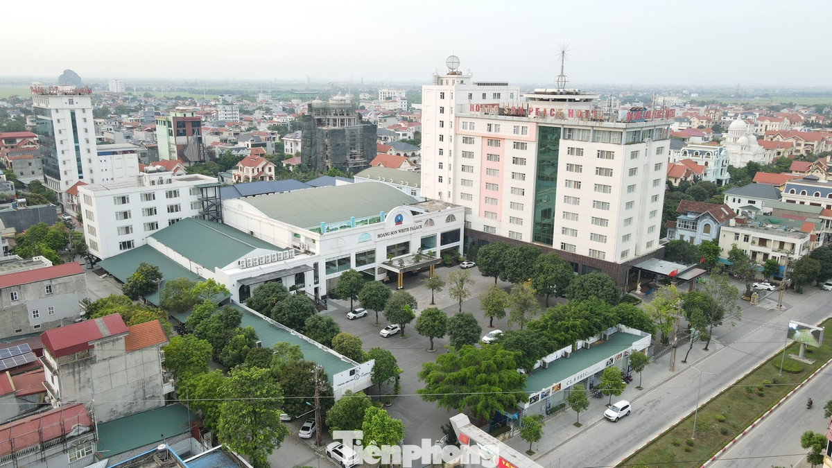 Hội thảo "Đưa công nghiệp văn hóa thành đòn bẩy để du lịch Ninh Bình cất cánh" được tổ chức tại khách sạn Hoàng Sơn, TP. Ninh Bình.