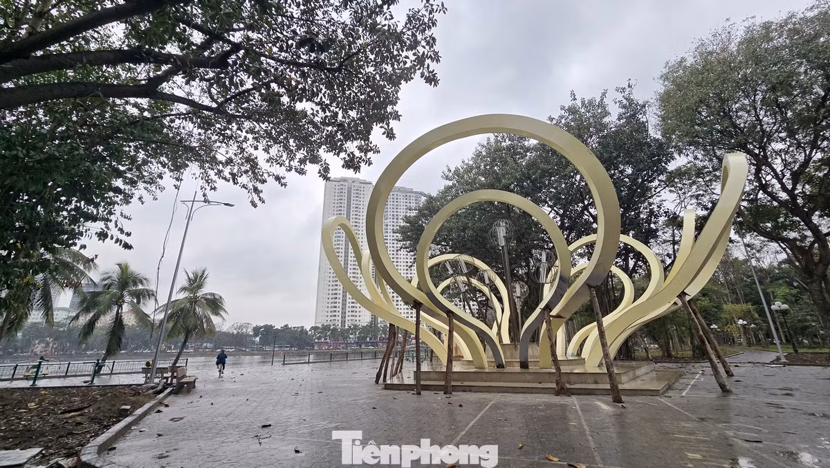 Công viên Bắc Linh Đàm (quận Hoàng Mai, Hà Nội) từng là biểu tượng của không gian xanh giữa lòng Thủ đô, nơi người dân tìm đến để thư giãn, vui chơi và tận hưởng không khí trong lành.