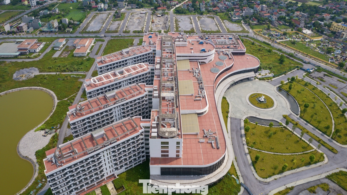 Dự án cơ sở 2 của Bệnh viện Bạch Mai có quy mô 1.000 giường bệnh nội trú và đáp ứng khoảng 5.000 lượt khám mỗi ngày được xây dựng gồm 1 tầng hầm và 6 tầng nổi. Khi hoàn thành đây sẽ là một bệnh viện đa khoa hoàn chỉnh hiện đại để chữa các bệnh nặng, chuyên khoa sâu.