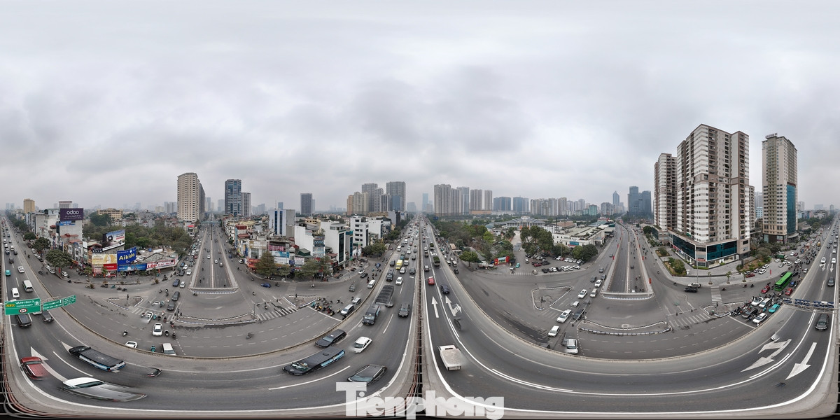 Tình hình giao thông của các tuyến đường cửa ngõ như: Đường cao tốc Hà Nội - Hải Phòng, đường Vành đai 3, đường Láng - Hòa Lạc, đường Xuân Thủy - Cầu Giấy... đều khá thông thoáng trong buổi sáng hôm nay, không có tình trạng tắc nghẽn nghiêm trọng như những ngày qua.