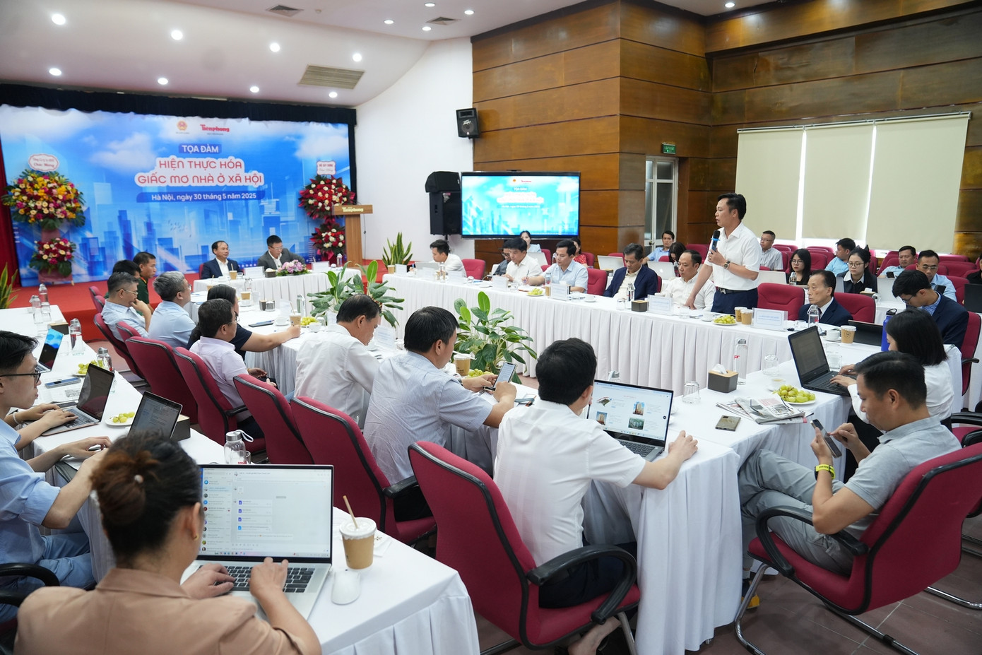 Nhiều ý kiến thảo luận sôi nổi tại hội thảo. Nhiều ý kiến thảo luận sôi nổi tại hội thảo.