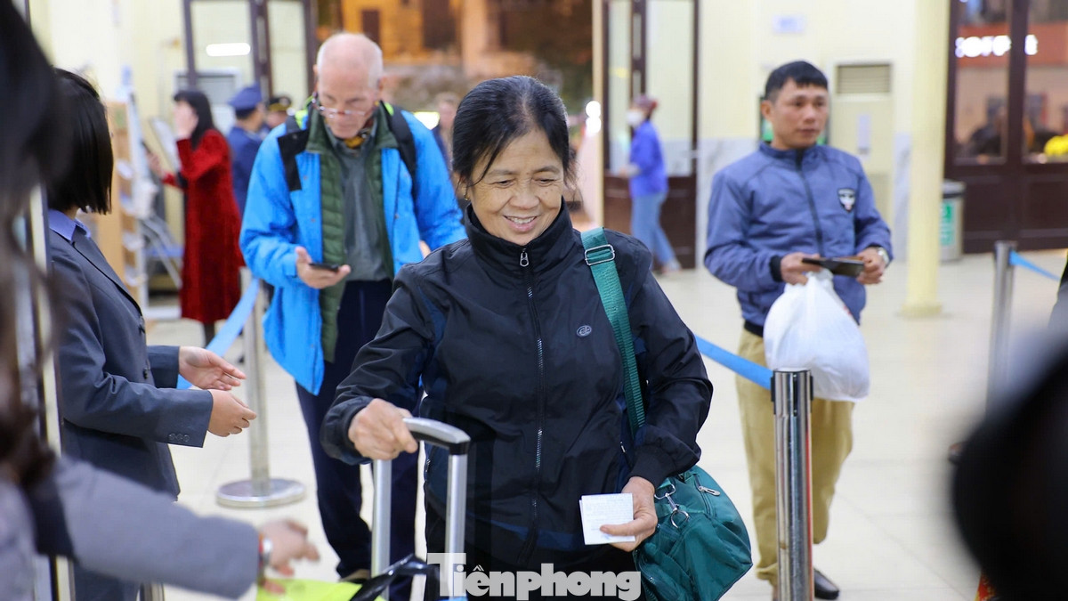 Chuyến tàu Xuân” với hành trình từ Hà Nội vào TP Hồ Chí Minh và ngược lại (tàu SE1 xuất phát ga Hà Nội lúc 22 giờ 10 và tàu SE4 xuất phát ga Sài Gòn lúc 19 giờ 30 ngày 28/1).