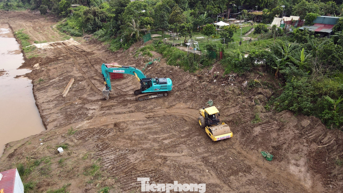 Với sự nỗ lực không ngừng nghỉ của công nhân và máy móc, dự án này chắc chắn sẽ sớm được hoàn thành và đưa vào sử dụng, đáp ứng nhu cầu của người dân và góp phần vào sự phát triển của Thủ đô.