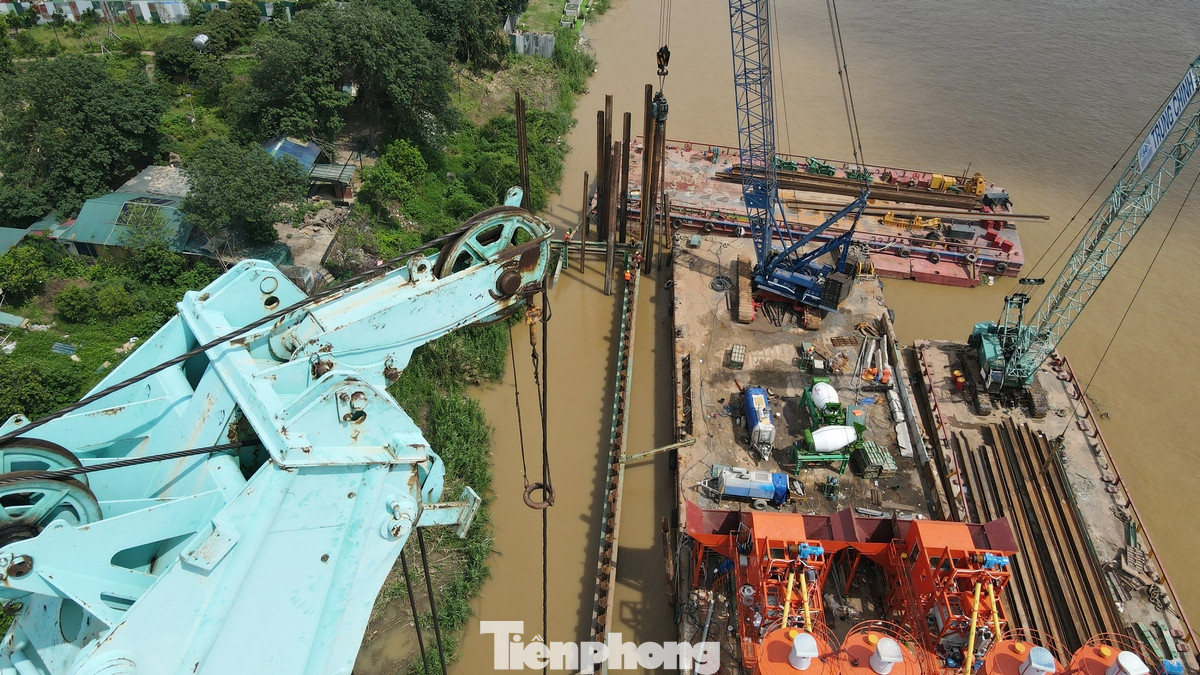 Theo Quy hoạch phát triển Giao thông Vận tải thành phố Hà Nội đến năm 2030, tầm nhìn đến 2050, cầu Tứ Liên là một trong 18 công trình đường bộ được xây dựng vượt qua sông Hồng với tổng mức đầu tư khoảng hơn 20.000 tỷ đồng. Dự án được thực hiện trong giai đoạn 2025-2027.