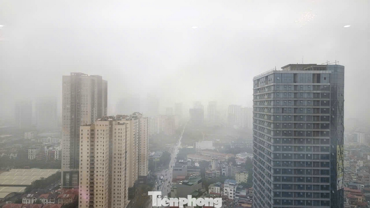 Độ ẩm trong không khí ở khu vực Hà Nội sáng nay đạt ngưỡng gần 100%.