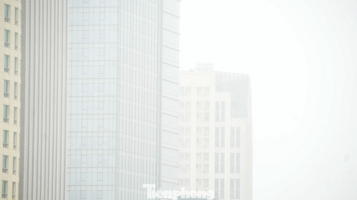 Độ ẩm trong không khí ở khu vực Hà Nội sáng nay đạt ngưỡng gần 100%.