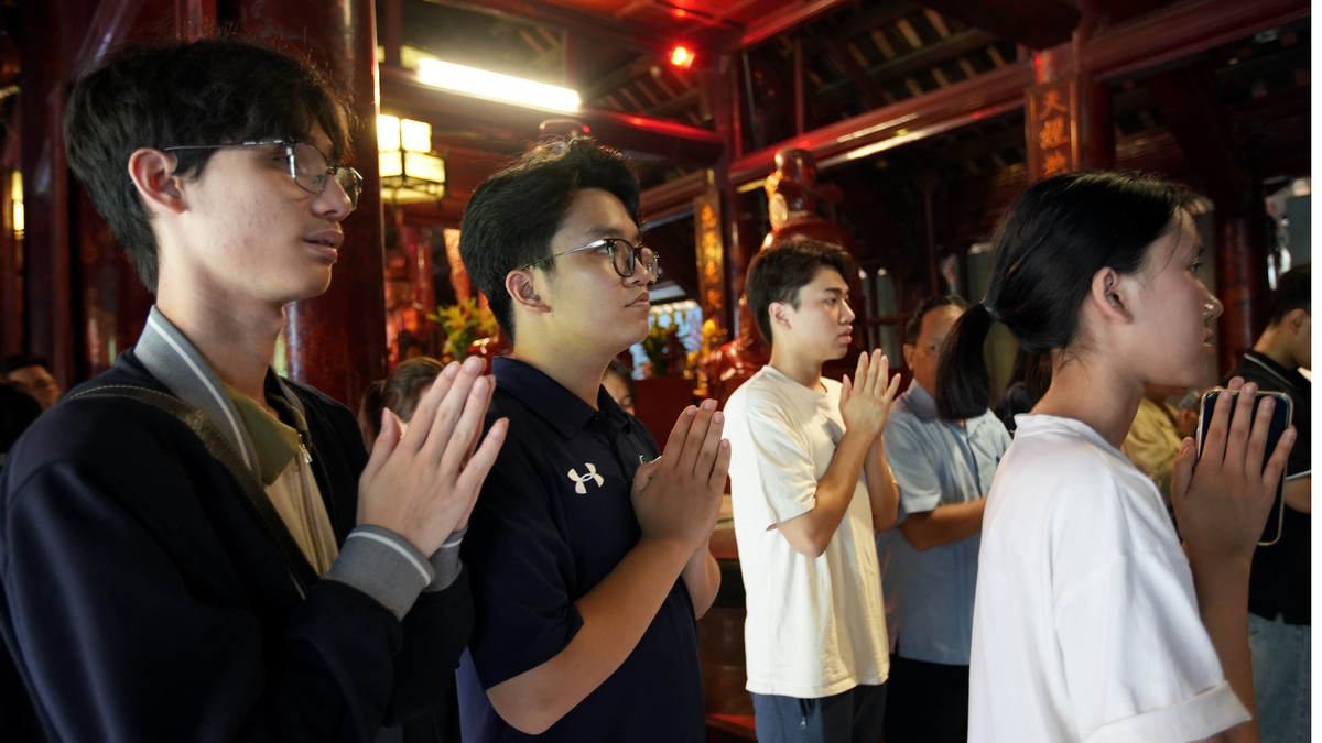 Toàn thành phố có 124.072 thí sinh đã đăng ký tham dự kỳ thi này, chiếm hơn 1/10 tổng số thí sinh của cả nước.