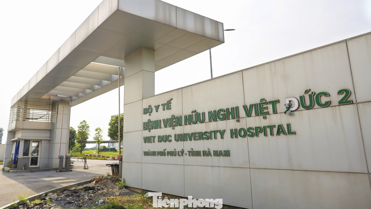 Cũng tại Hà Nam, Bệnh viện Việt Đức cơ sở 2 khởi công xây dựng vào cuối năm 2014 với quy mô 1.000 giường, tổng hơn 117.700 m2 sàn. Tổng mức đầu tư gần 4.970 tỷ đồng, nguồn vốn ngân sách Nhà nước 4.500 tỷ đồng và nguồn khác.