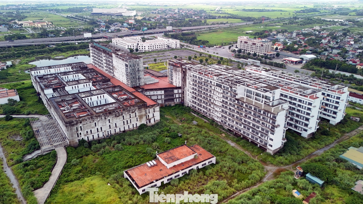 Phần lớn diện tích đất của bệnh viện đang bị xâm lấn bởi cỏ dại, quá trình hoang hóa diễn ra nhanh chóng. Cả hai dự án bệnh viện này bị thanh tra theo chỉ đạo của Ban Chỉ đạo Trung ương về phòng, chống tham nhũng, lãng phí, tiêu cực. Đây là cuộc thanh tra đột xuất, được thực hiện theo chỉ đạo của Ban Chỉ đạo Trung ương về phòng, chống tham nhũng, lãng phí, tiêu cực, mà trực tiếp là Tổng Bí thư Tô Lâm. Tổng Bí thư đã yêu cầu TTCP phải ban hành kết luận trước ngày 31/3 để kịp thời xử lý sai phạm. Thời gian thanh tra bắt đầu từ ngày 8/1 và diễn ra trong 40 ngày.