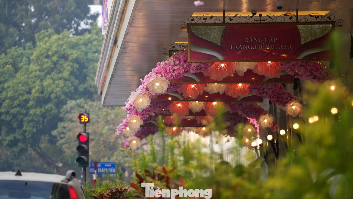 Các trung tâm thương mại, nhà hàng trang trí đơn giản nhưng vẫn vô cùng bắt mắt.