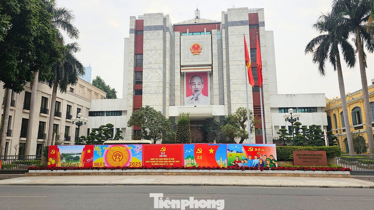 Năm nay, thành phố Hà Nội tập trung vào việc sử dụng các vật liệu trang trí thân thiện với môi trường, tái chế và tái sử dụng.