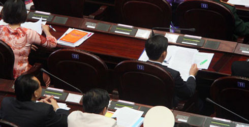 Bà Yến không đến dự khai mạc Quốc hội sáng nay (ghế số 15). Bà Yến không đến dự khai mạc Quốc hội sáng nay (ghế số 15)