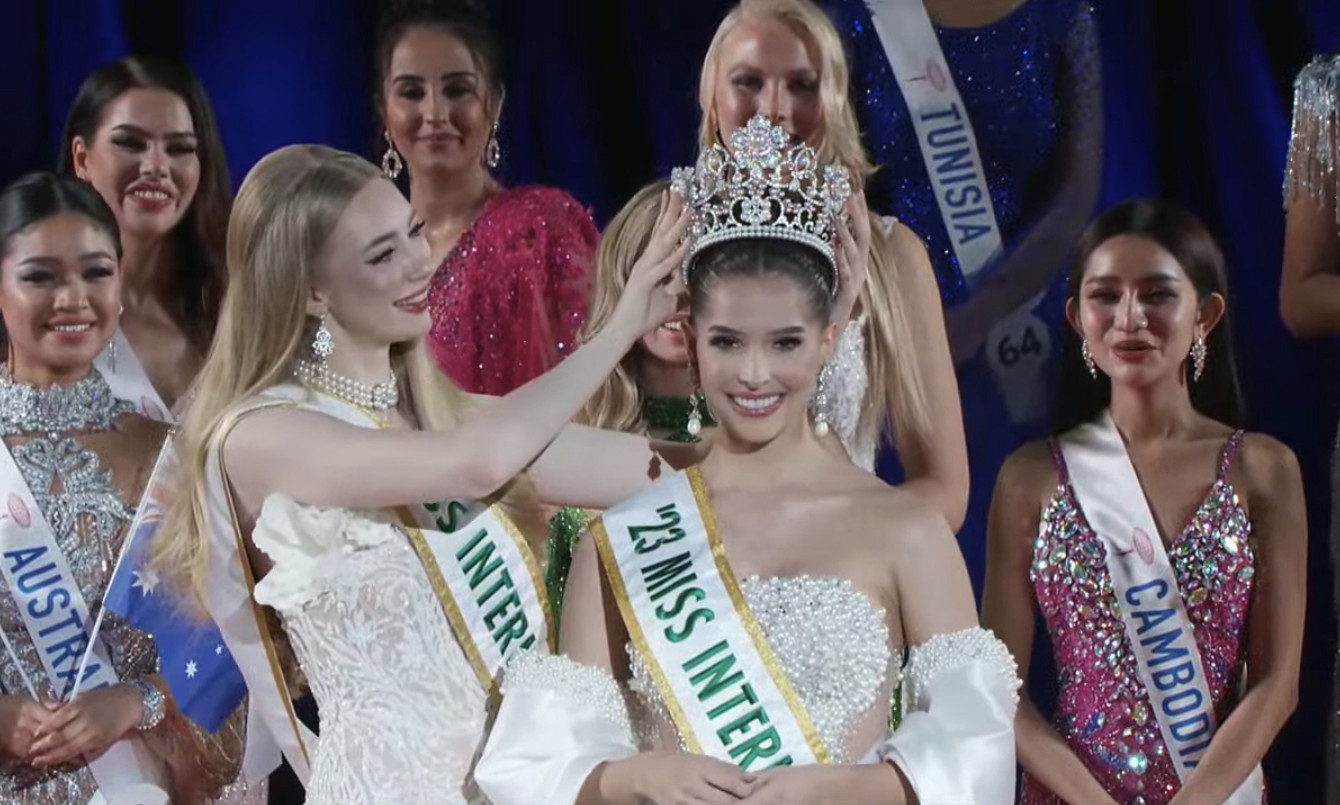 Đại diện Venezuela - Andrea Rubio đã đăng quang ngôi vị Hoa hậu Quốc tế 2023. Đại diện Venezuela - Andrea Rubio đã đăng quang ngôi vị Hoa hậu Quốc tế 2023.