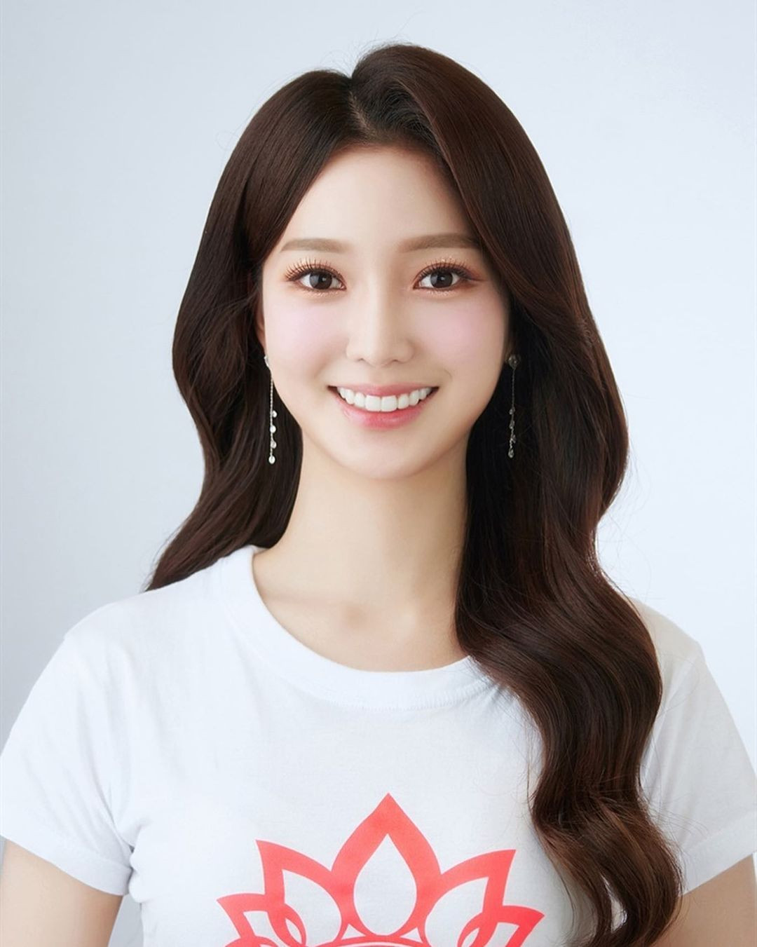 Tại cuộc thi Hoa hậu Hàn Quốc 2023, Jang Da-yeon là một trong những thí sinh gây chú ý. Cô gây tiếc nuối khi chỉ giành ngôi Á hậu 2. Trong khi đó, tân Hoa hậu Hàn Quốc 2023 là người đẹp Choi Chae Won lại không được đánh giá cao về nhan sắc.