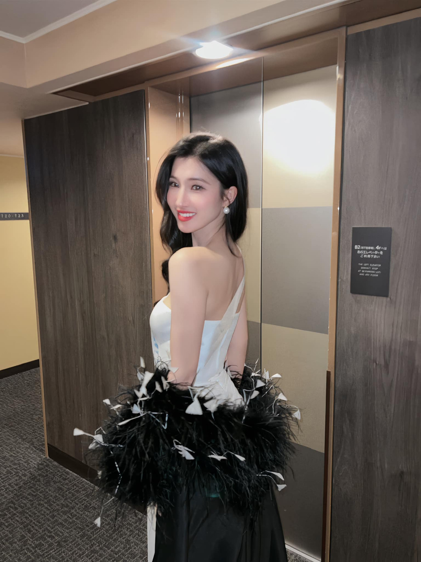 Phương Nhi hạn chế mặc thiết kế xẻ táo bạo trong quá trình ở Nhật Bản.