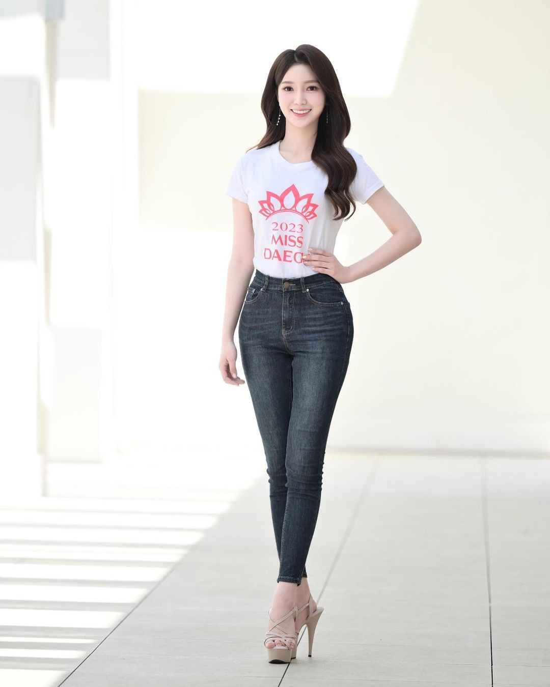 Tại cuộc thi Hoa hậu Hàn Quốc 2023, Jang Da-yeon là một trong những thí sinh gây chú ý. Cô gây tiếc nuối khi chỉ giành ngôi Á hậu 2. Trong khi đó, tân Hoa hậu Hàn Quốc 2023 là người đẹp Choi Chae Won lại không được đánh giá cao về nhan sắc.